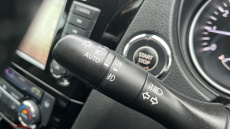 Nissan Qashqai 1.3 DiG-T N-Connecta 5dr [Glass Roof Pack] Petrol Hatchback